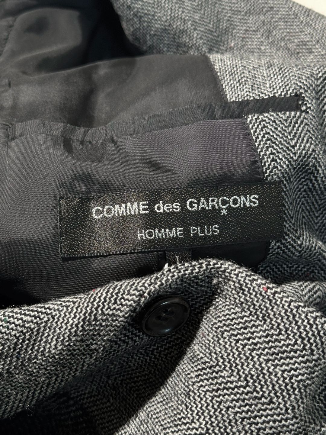 Thumbnail 9ad74fd8-8a0a-4218-8c83-1e3b3344ffd2