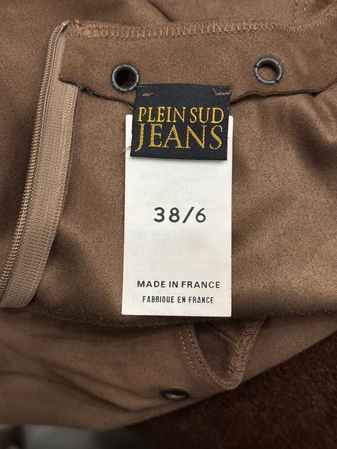 Thumbnail 6c0c42c3-ef68-45b3-bfce-1fe23b0b92c1