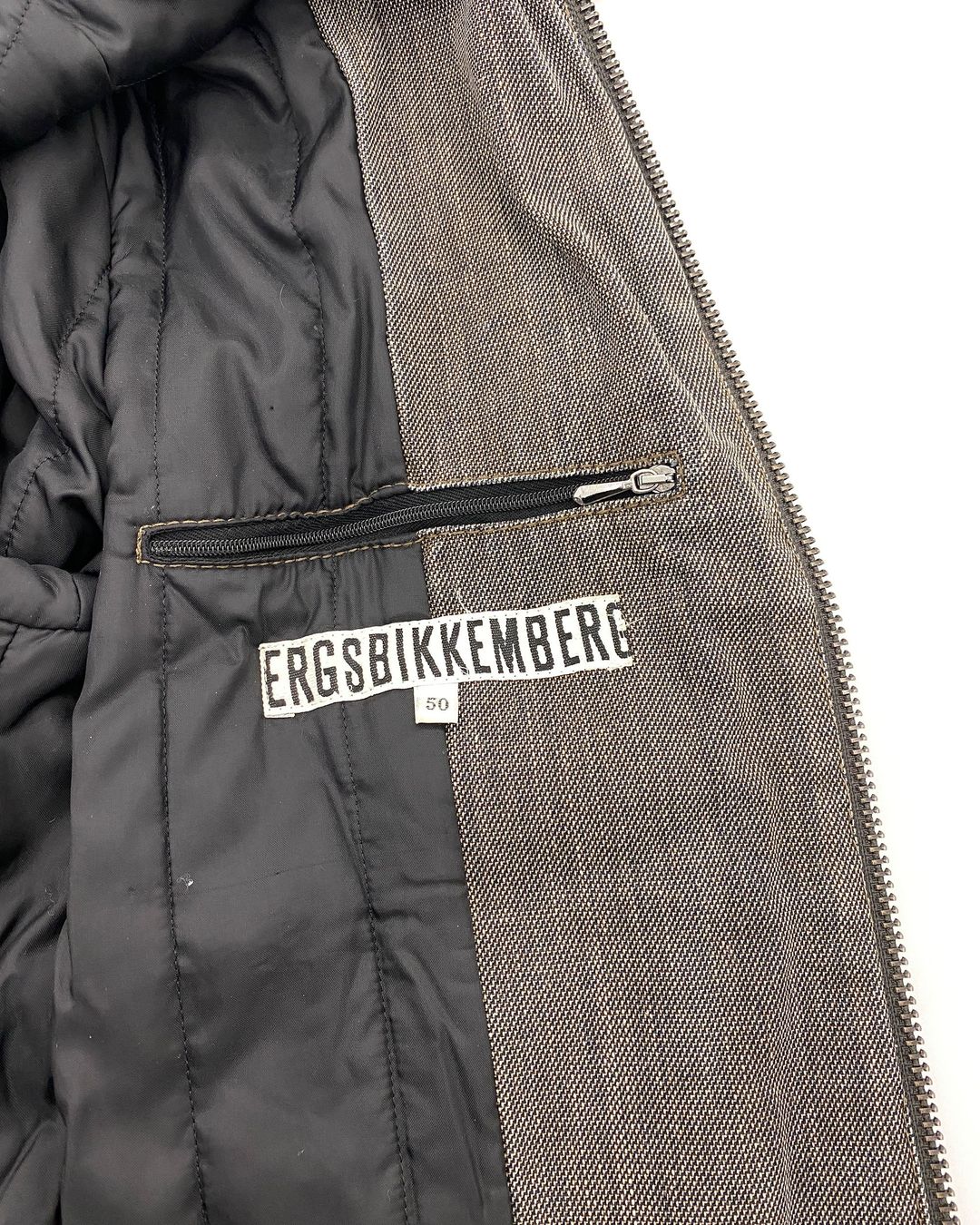 Thumbnail 27e162fe-1c91-4143-b99f-a16ddf597d01