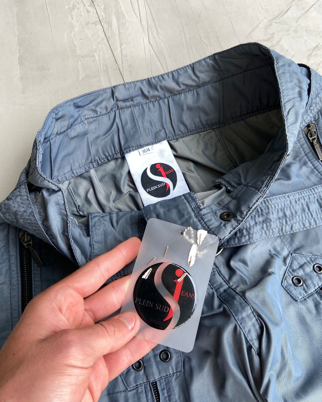 Thumbnail 78b54a2e-526e-4d5d-aeab-93068697c719