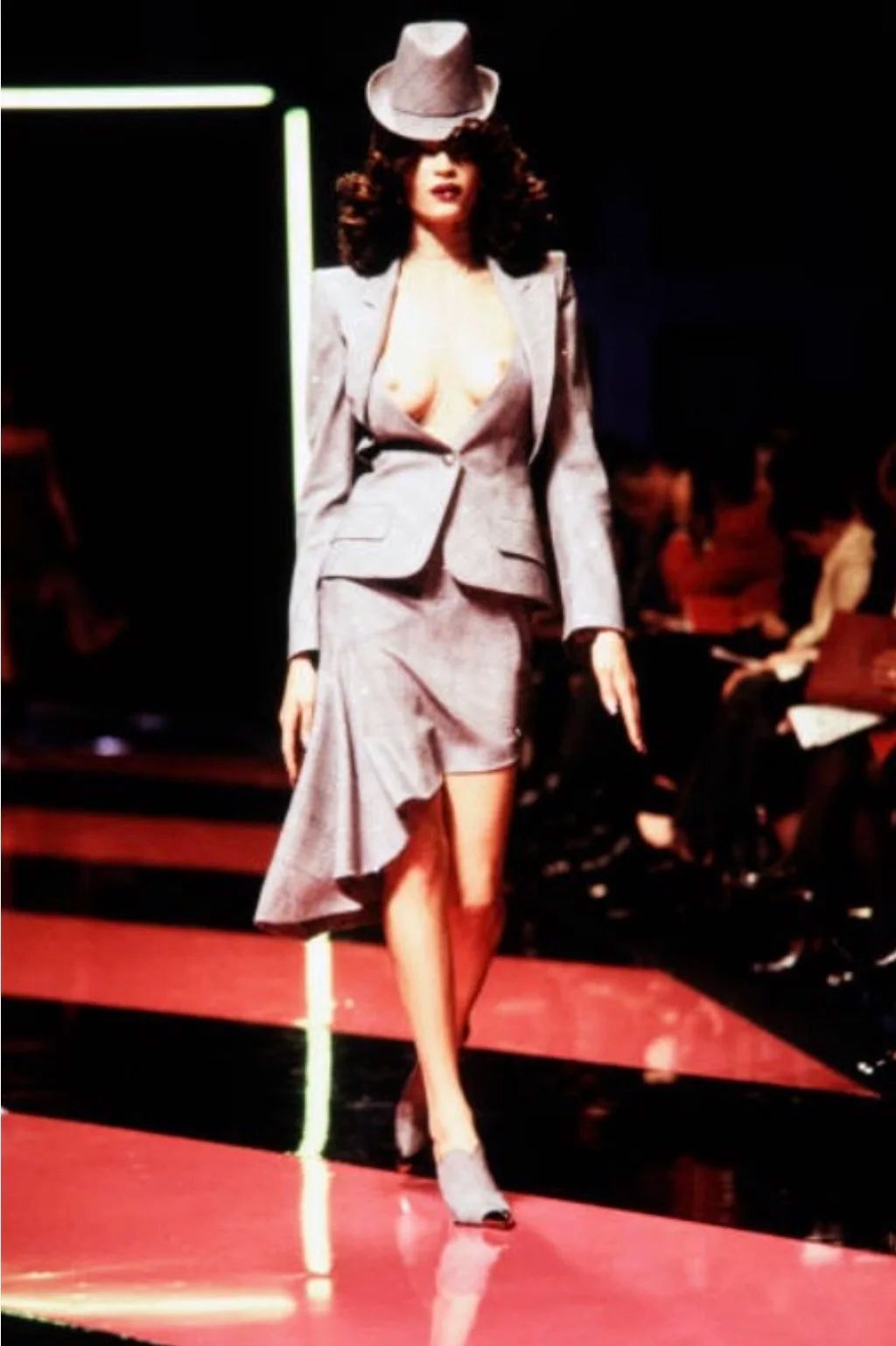 Thumbnail 111919b9-0973-4a80-9b26-643f34f87348