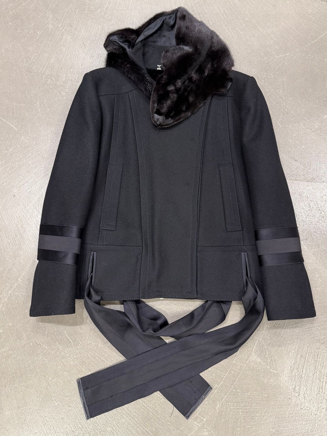 A/W2004 Gucci by Tom ford mink collar runway jacket by GUCCI in size IT 42 from COATS & JACKETS category