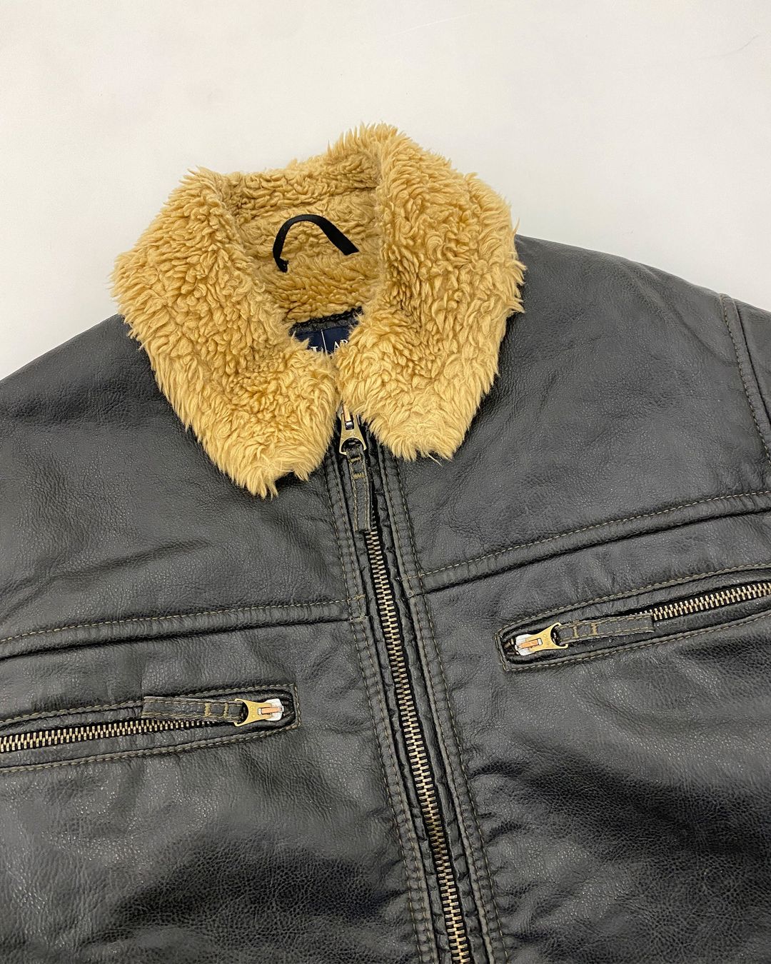 Thumbnail 60a5ed90-1396-467e-b955-20ef763e0bc3