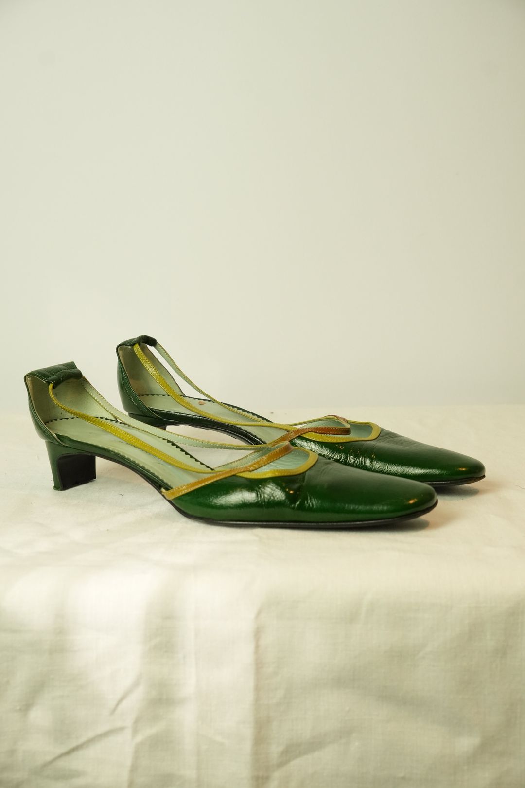 Sigerson Morrison Green Patent Leather Point Toe Kitten Heels Sz 7.5 by VENDOR-UNKNOWN in size ONE SIZE from SHOES category