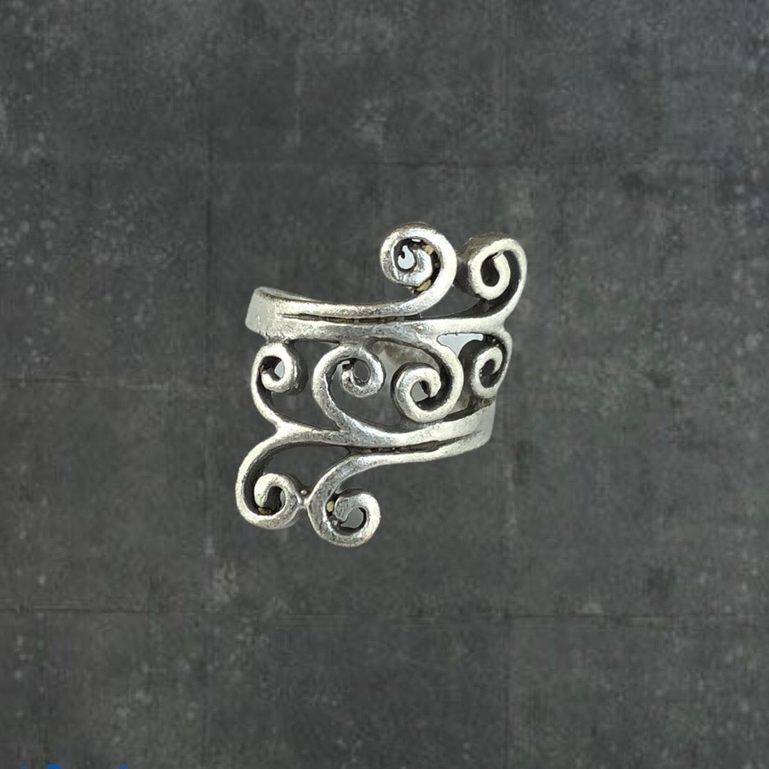 Swirl Ring by FΛZED by Finn in size ONE SIZE
