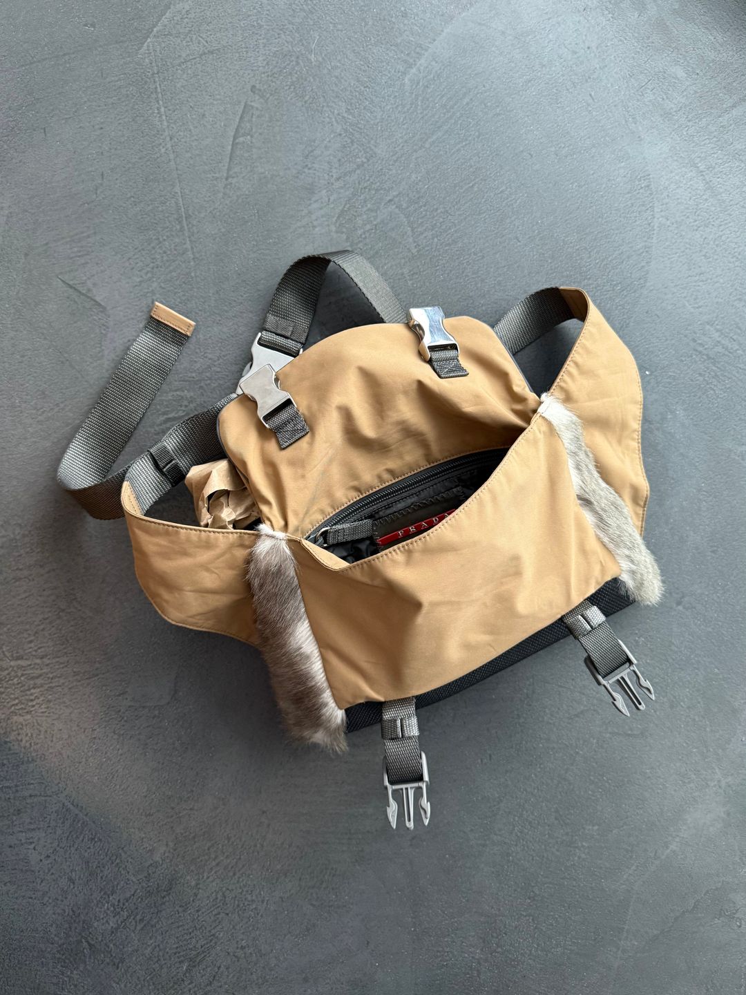 Thumbnail 192d8d67-e1d6-42e9-8572-50d3f2261803