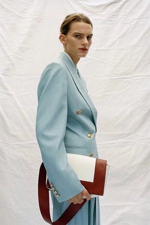 Thumbnail 00dbe153-d7b8-402d-a9a7-0551634f3b3b