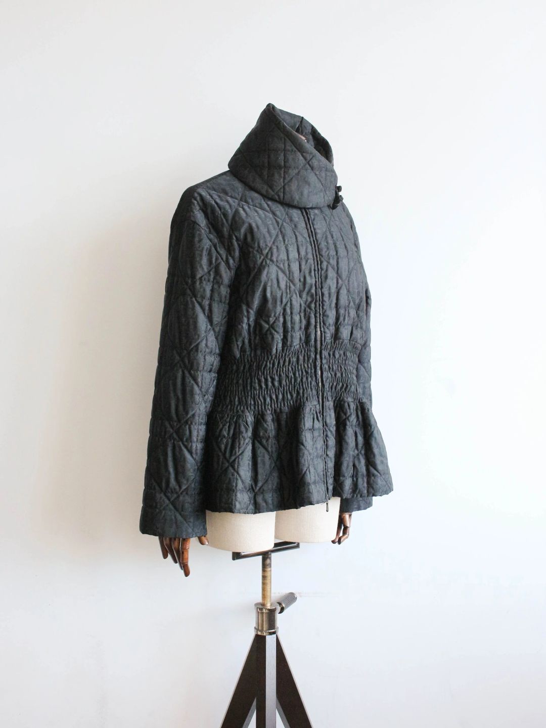 Thumbnail 662b3b3a-5671-47c9-8c3a-e6d4d198c3b7