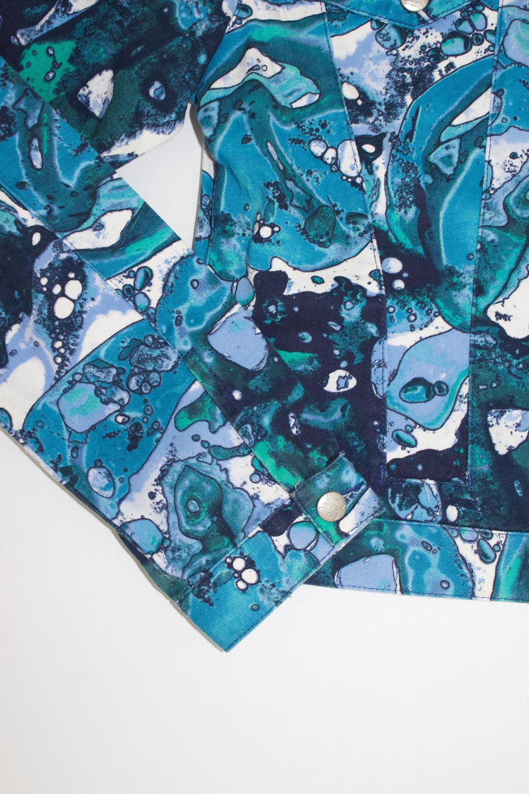 Thumbnail 9f9b7d6b-243d-434c-82c1-e946cc7a019c