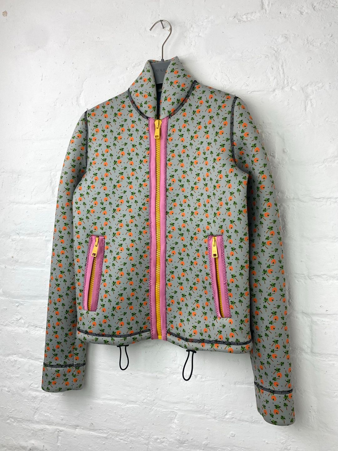 Thumbnail 06fb61e4-6574-439d-8e3f-6938b042289e