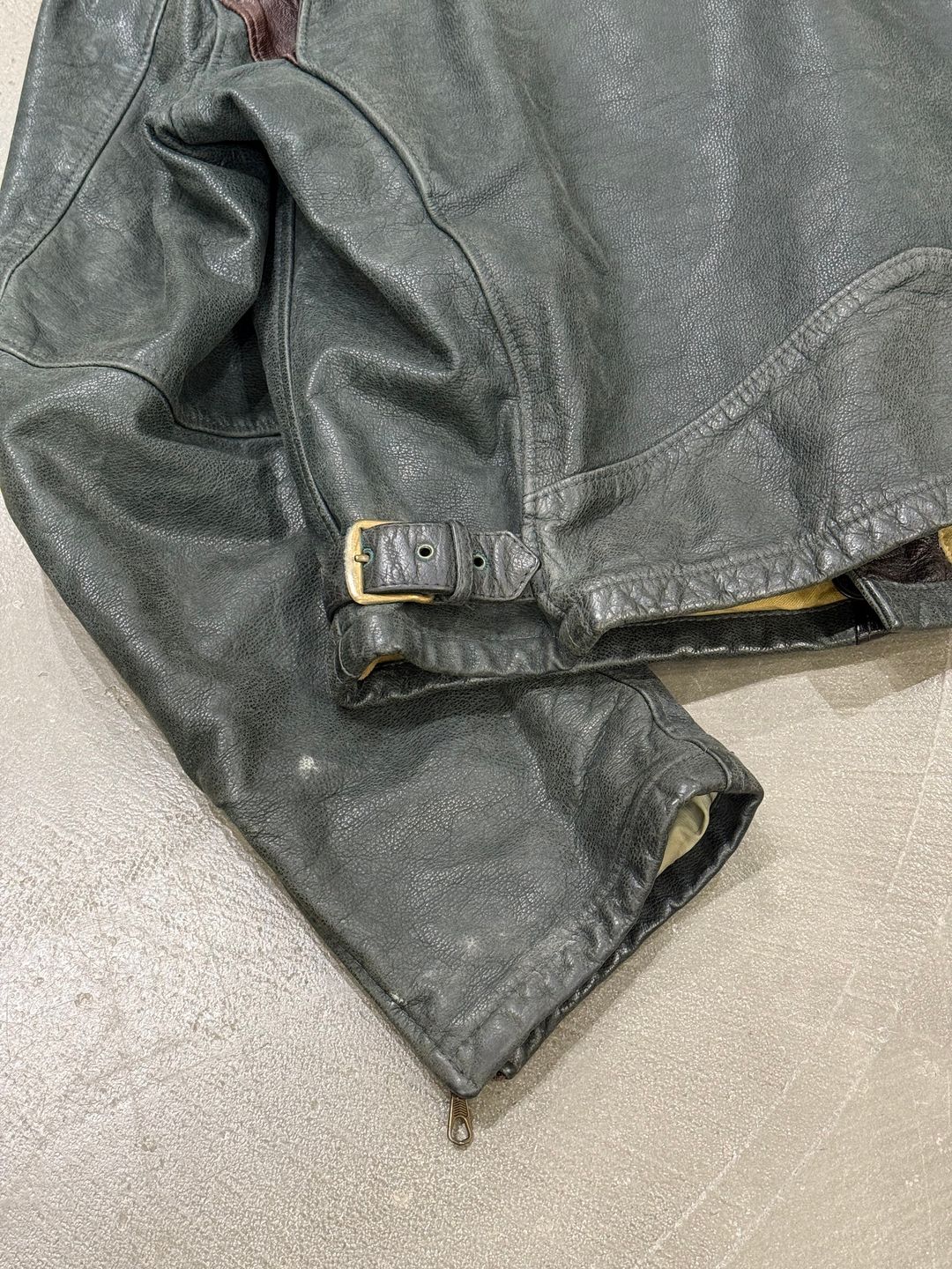 Thumbnail 9b606991-d075-474e-a1df-c8a2b7a6d6ec