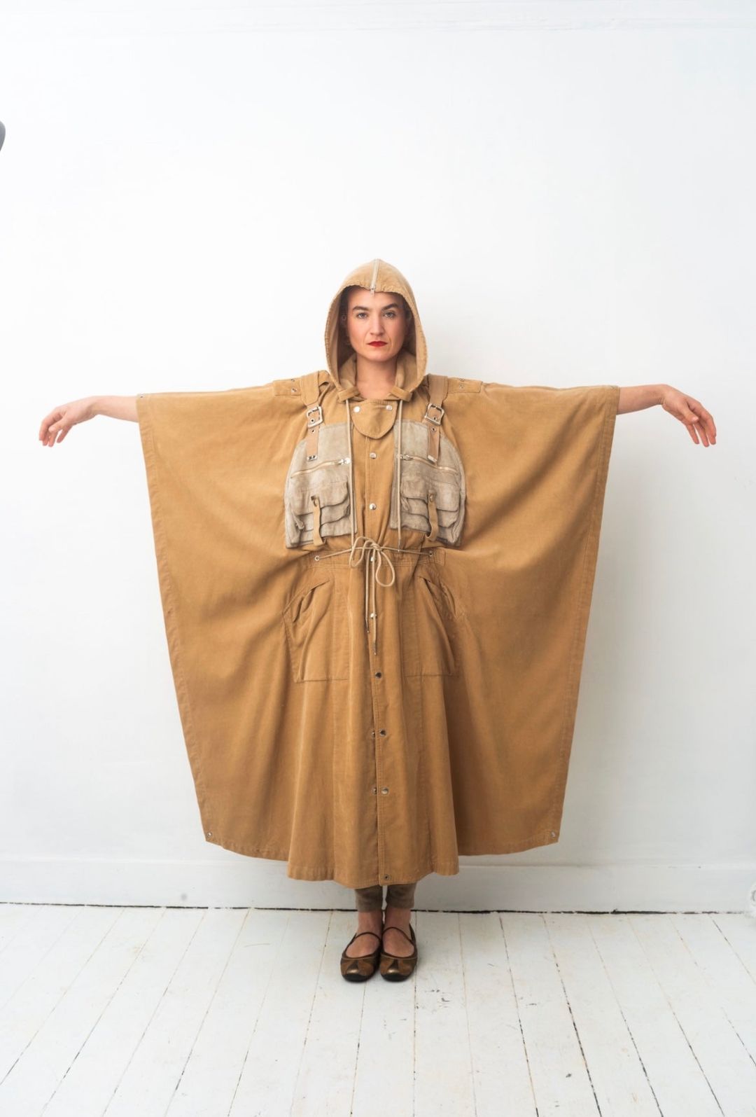 Kansaï Yamamoto 80’s dystopian cape with integrated backpack by Kansaï Yamamoto in size ONE SIZE from COATS & JACKETS category