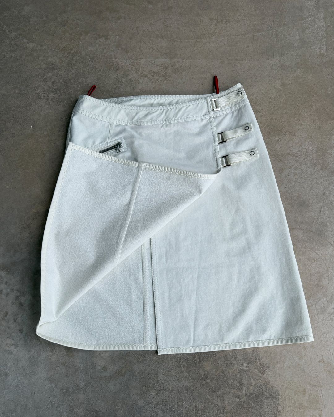 Thumbnail 8c8ec2b4-e1a1-45e9-a5ce-8e0e2c9aaf69