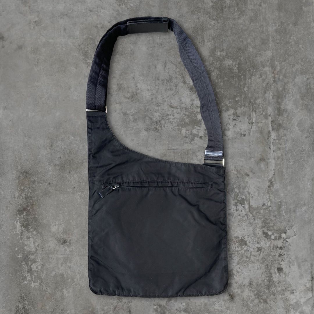 Thumbnail 40c8d699-fc77-4335-babc-9dd254d11a52