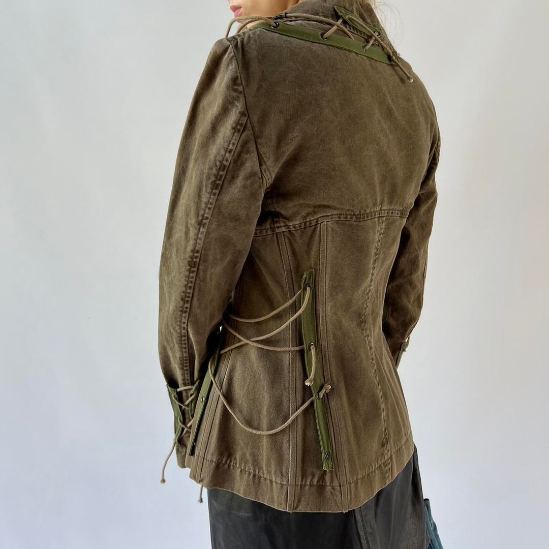 Thumbnail 98eb3df4-9b7d-4943-8096-0100a2fb5880