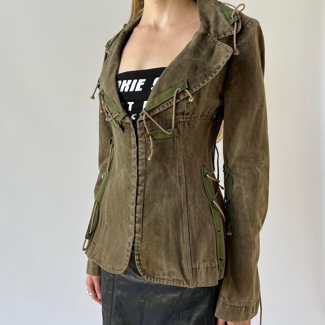 Thumbnail 5dfdc1e4-0f41-4ae7-b871-2e02ca302f31