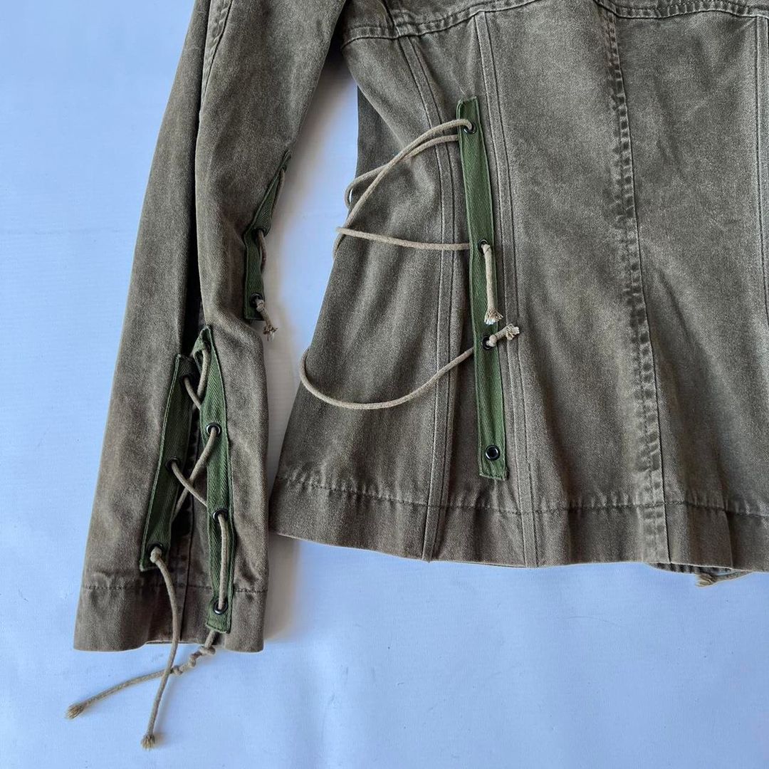 Thumbnail c7b39bb6-d161-4591-b19c-9c00889147fe