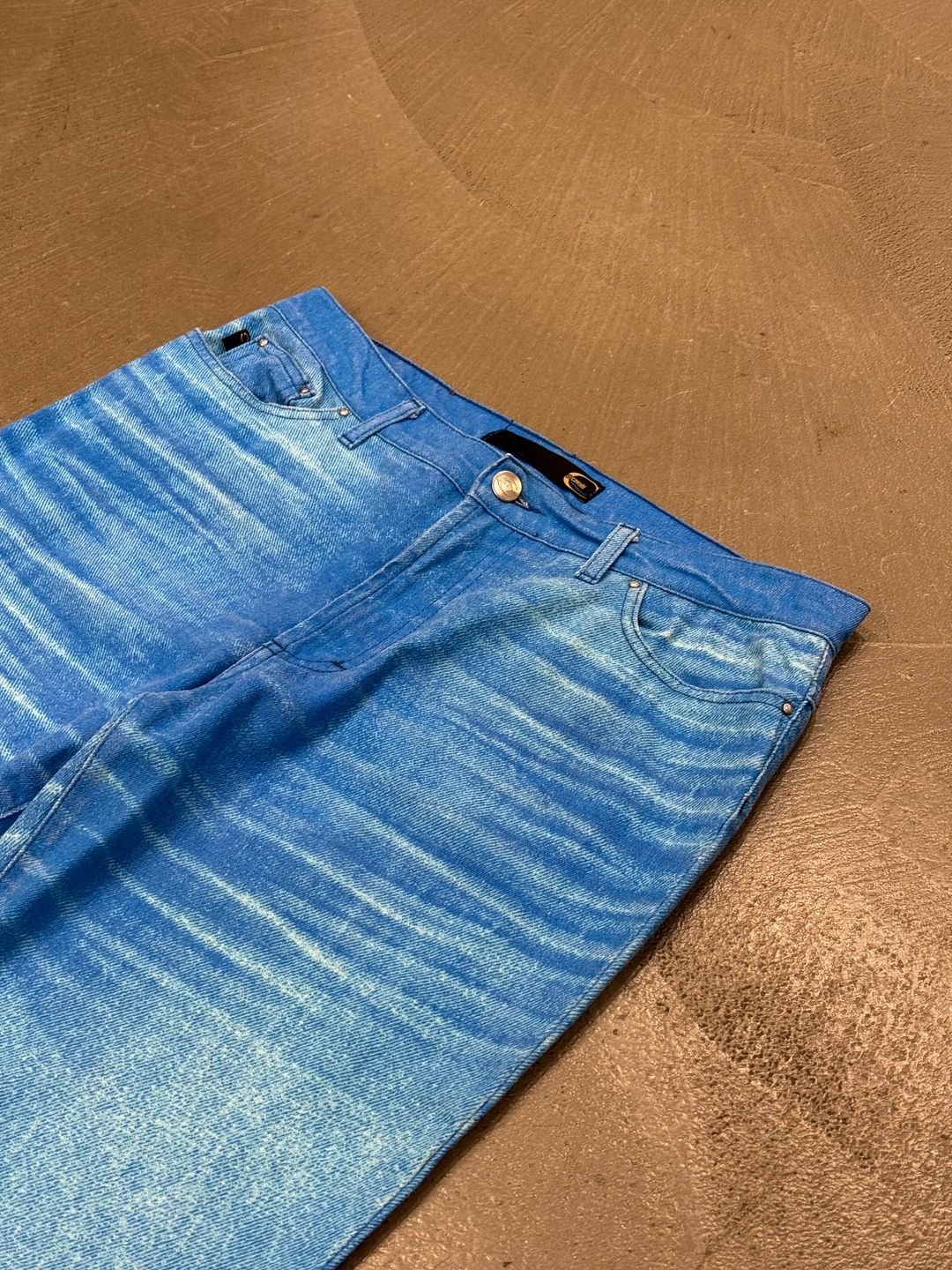 Thumbnail 06b9cc27-73b5-46c0-8024-588fbf483e41