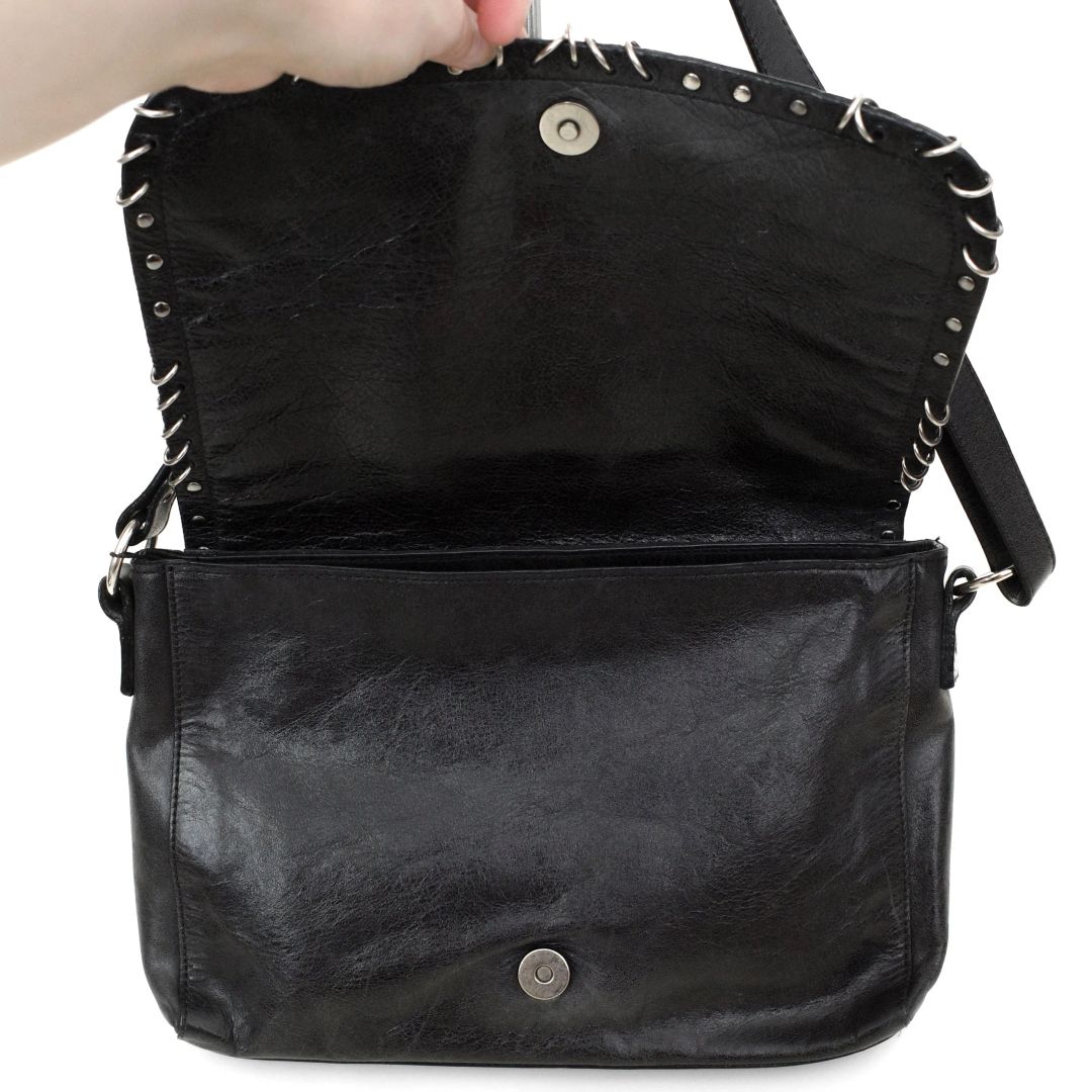 Thumbnail 00614ffd-807e-4a9b-b799-b114ee8f1e3e