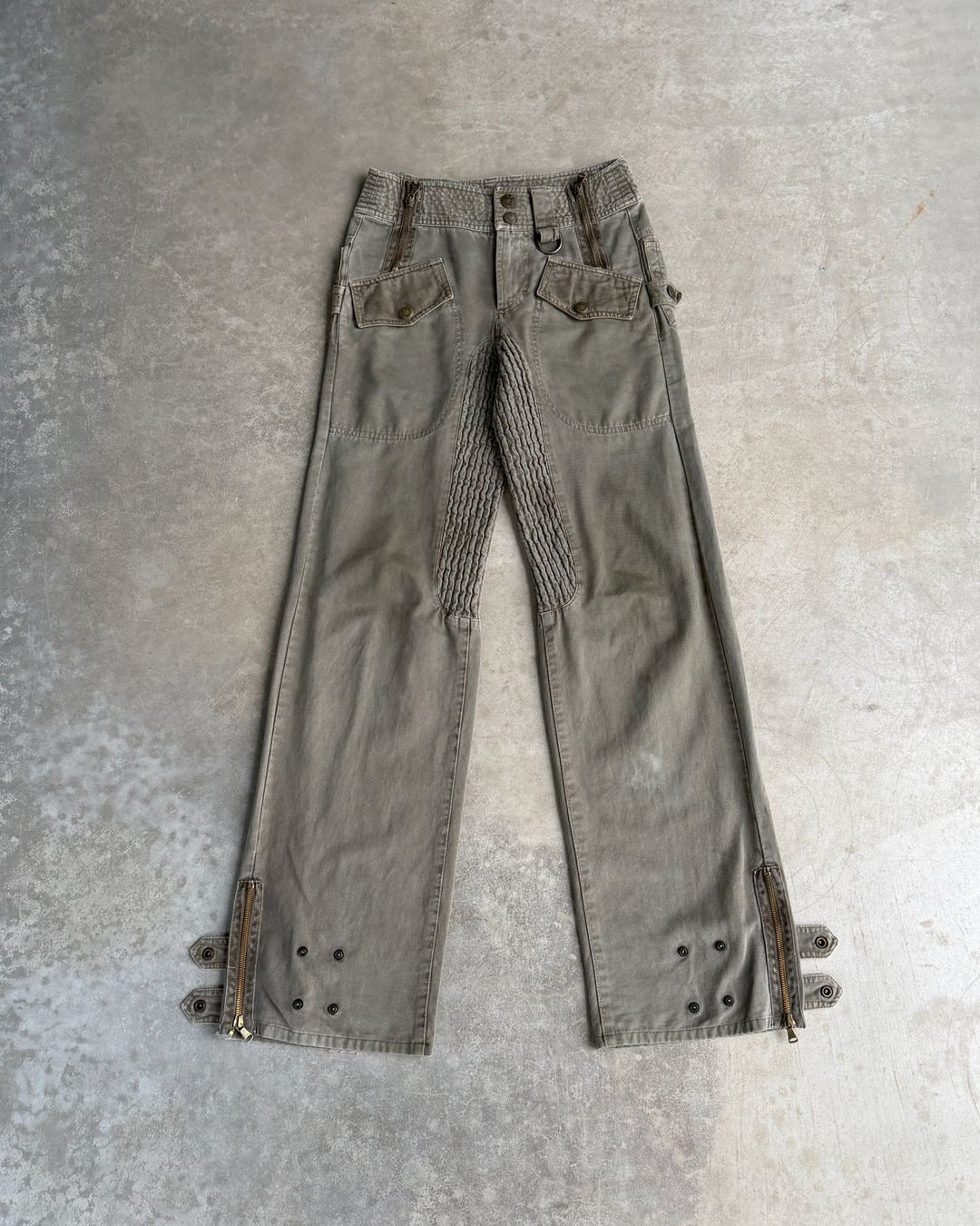 Dolce and Gabbana D&G SS2003 Cargo Zipper Trousers – S by Dolce and Gabbana D&G in size EU 38 from TROUSERS category