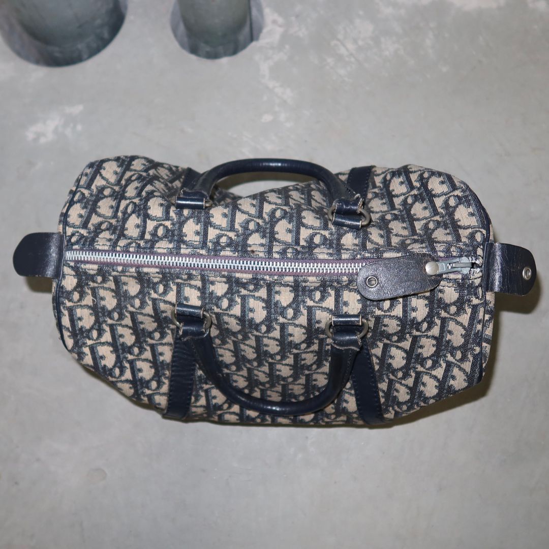 Thumbnail 23dc7196-7d5e-4d0b-b1cb-6e608e6248fa