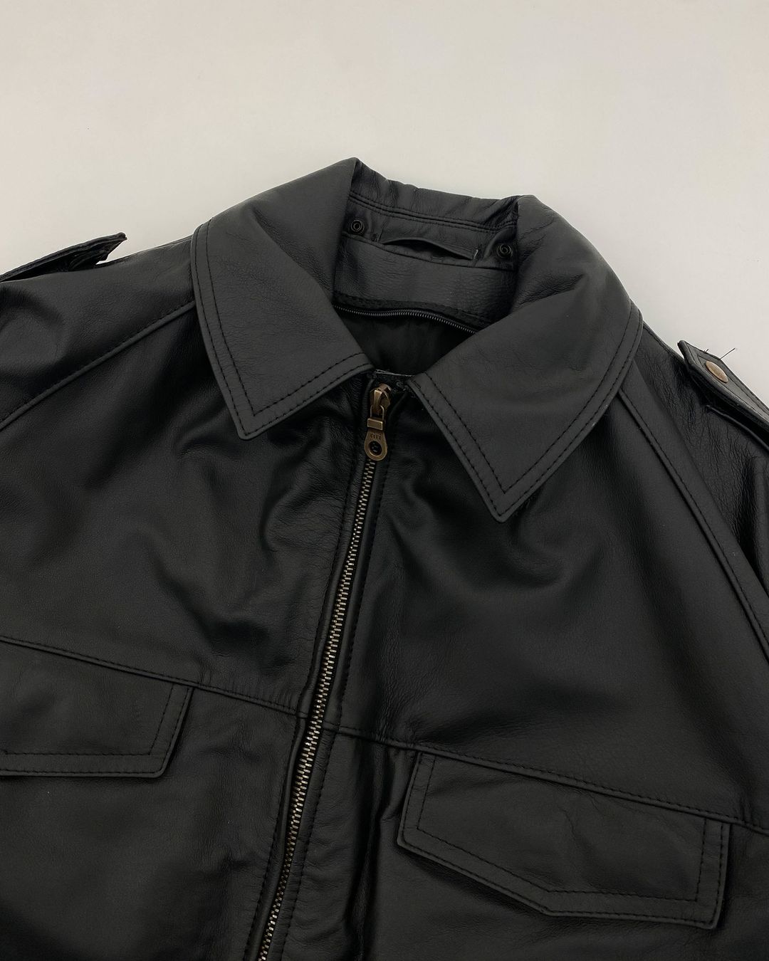 Thumbnail 351b4ef1-49e5-4cbf-9a69-059c6b0ae19b