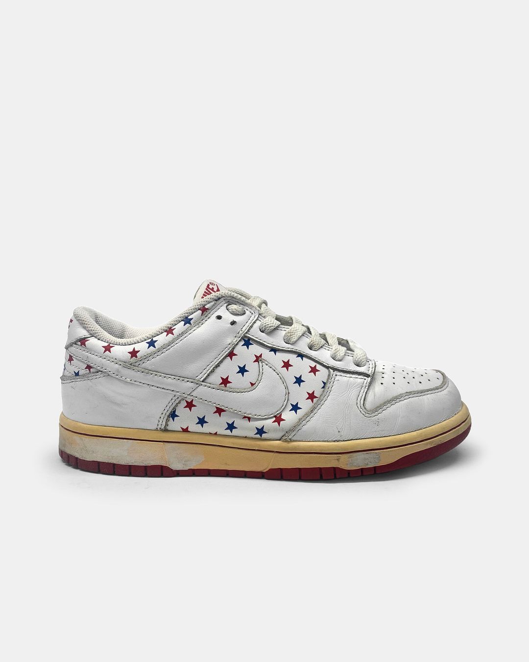 Nike 2005 Dunk Low 4th of July Sneaker White Red Blue by Nike in size EU40 from SHOES category
