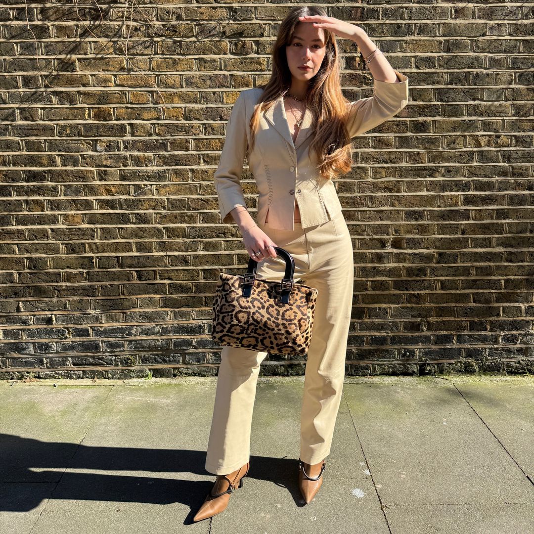 Thumbnail 5c20d750-de29-42ae-90a6-f6229a83dd30