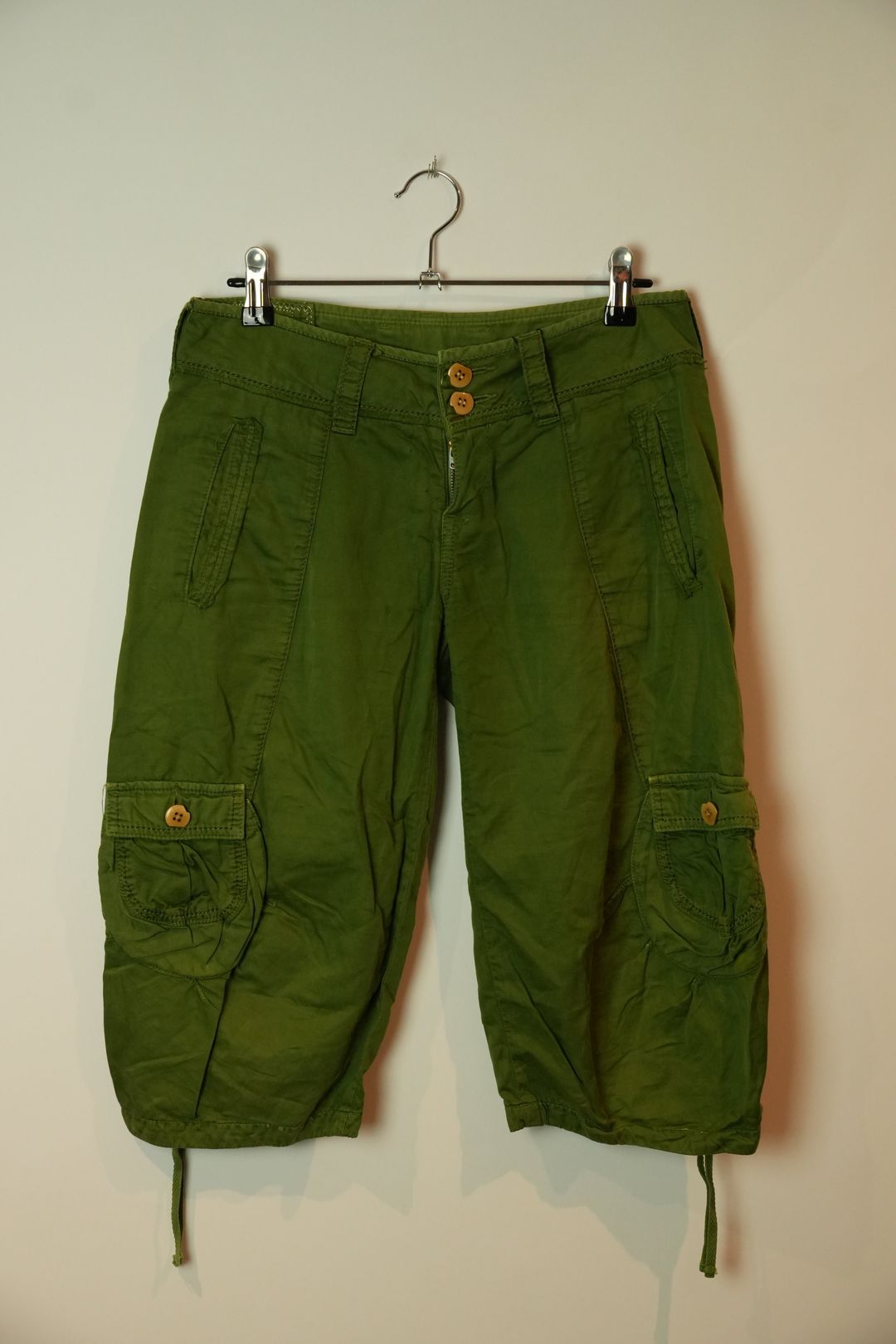 Marithe Francois Girbaud Utility Balloon Short Capris by MARITHE AND FRANCOIS GIRBAUD in size XS from SHORTS category