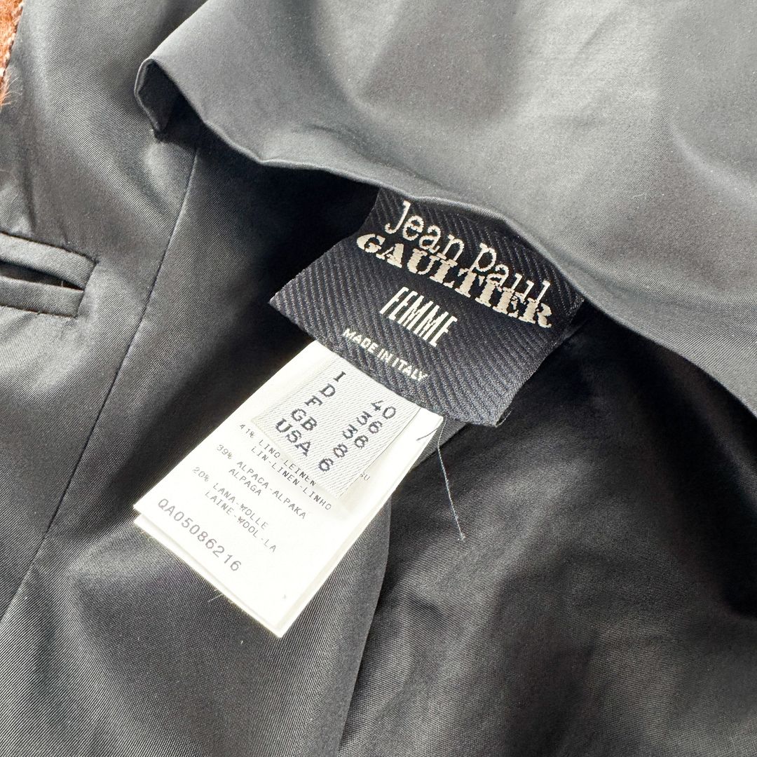 Thumbnail 940a958a-4b41-4fb0-a33c-6c0927f264f8