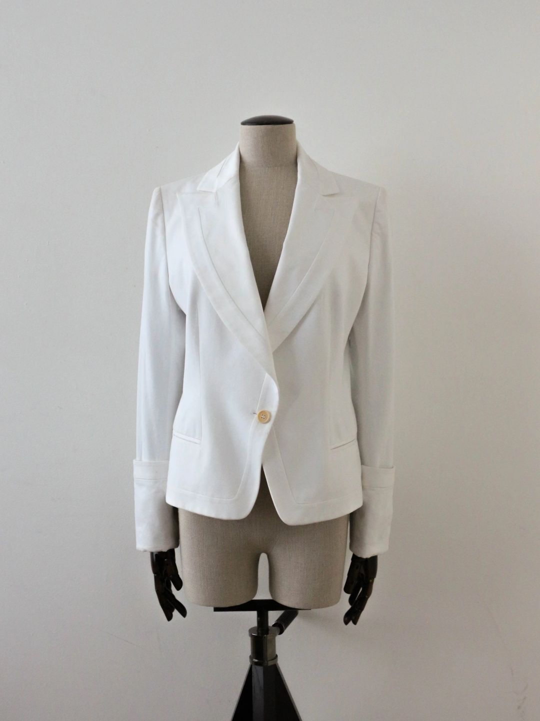 Alexander McQueen S/S00 'The Eye' White Keyhole Cutout Blazer by ALEXANDER MCQUEEN in size IT 44 from SUITS category
