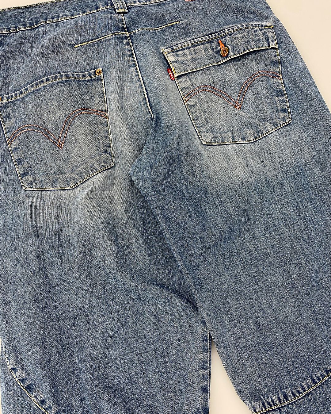 Thumbnail 49703c46-5af3-447a-a7a0-f685304459aa