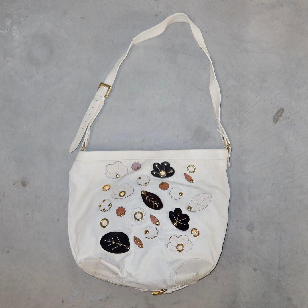 Thumbnail 3b1722e1-53f8-4ead-99c0-36a6685c8a52