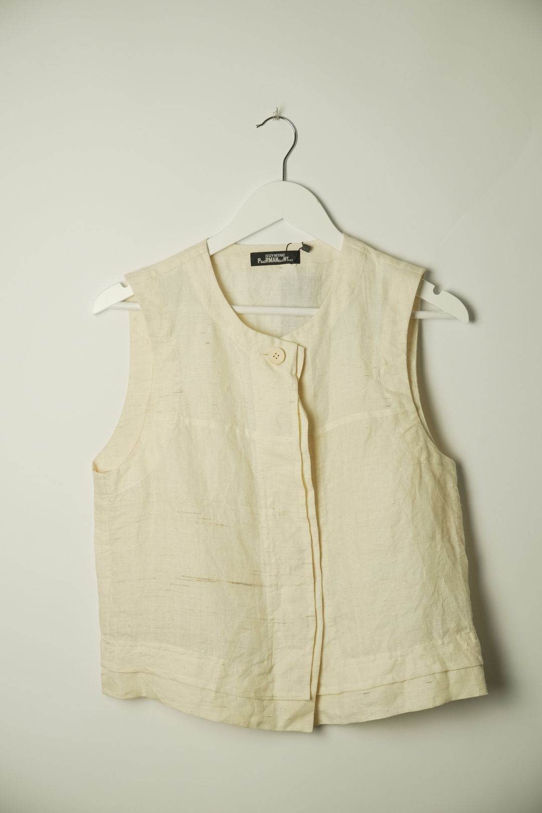 Issey Miyake Linen Sless Vest Top by ISSEY MIYAKE in size M from TOPS category