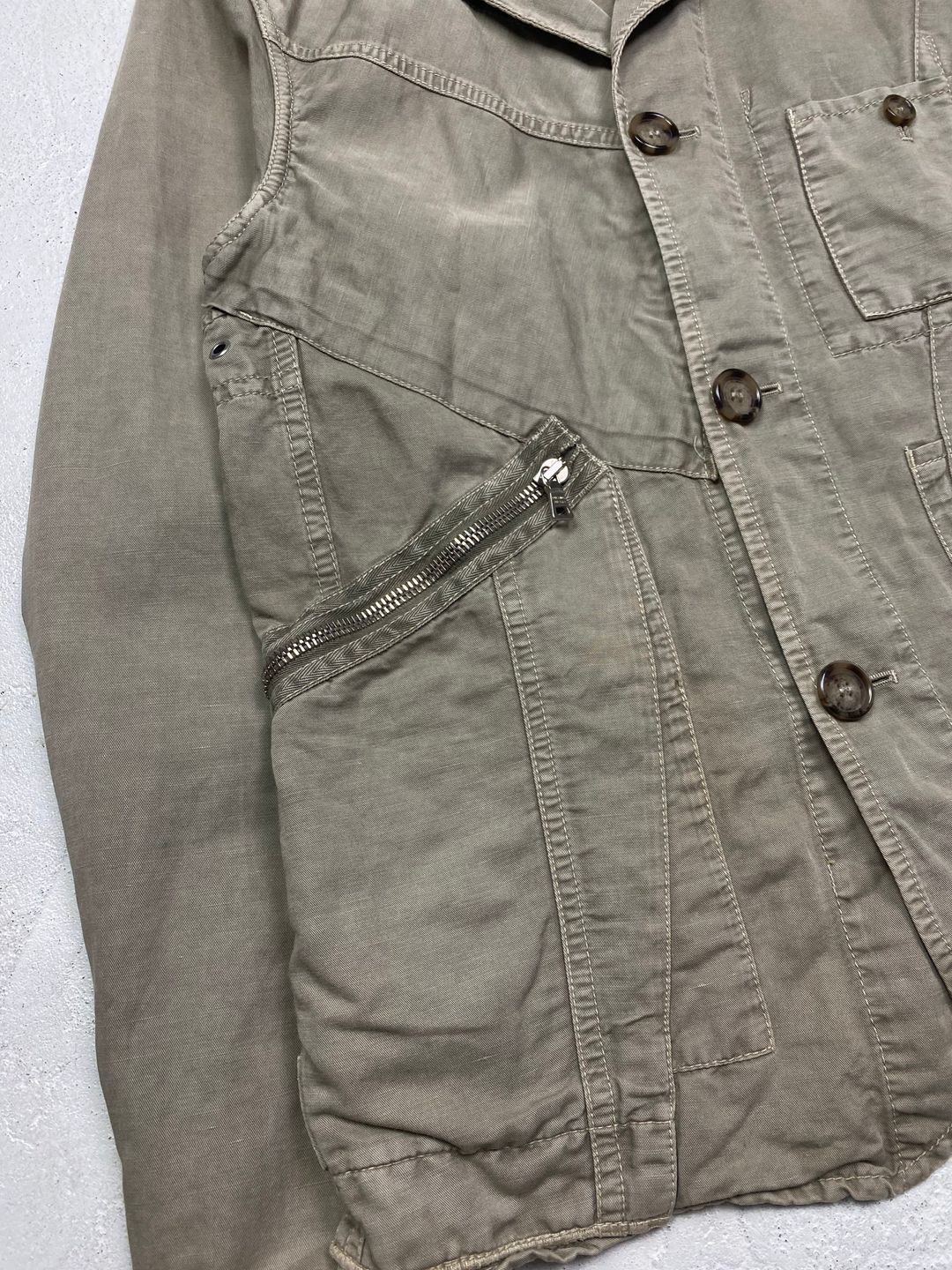 Thumbnail 9880016e-9519-4e3d-8809-48e4acef0d71