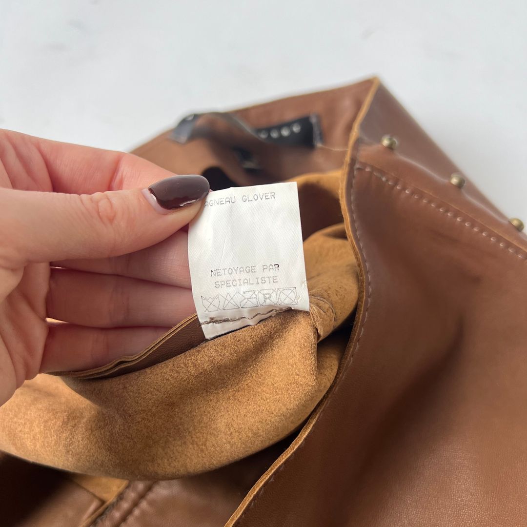 Thumbnail 927d1b00-7cb2-40fa-a72b-a598e098e49f