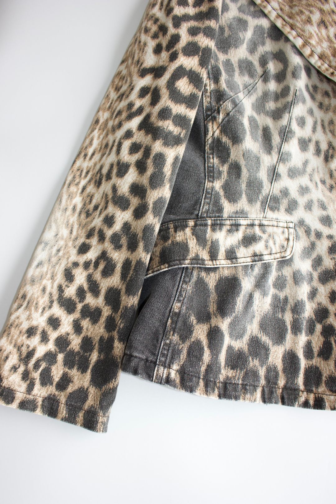 Thumbnail 8c5a7fb0-f5c2-47bc-9cce-a6bac44438d3