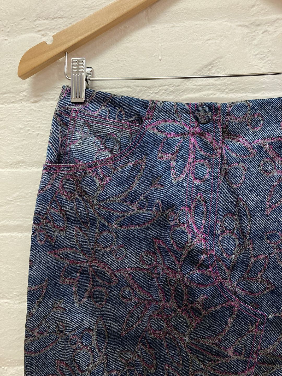 Thumbnail 87d7aa7d-983b-4d85-8e63-69796a9af1f2