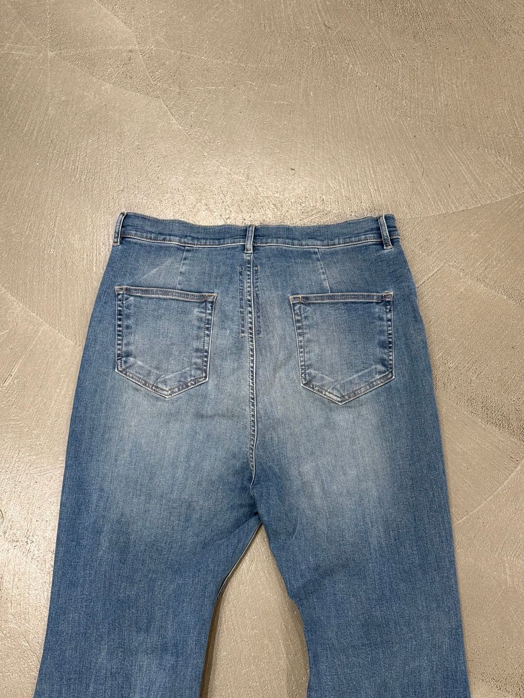 Thumbnail 09535f88-4fc3-40c3-85db-c954b6694c8b