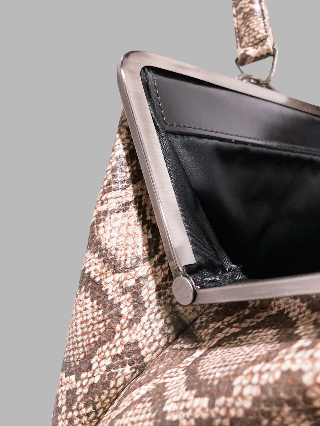 Thumbnail 3a9cfa70-a291-42a7-ad71-403af5f72593