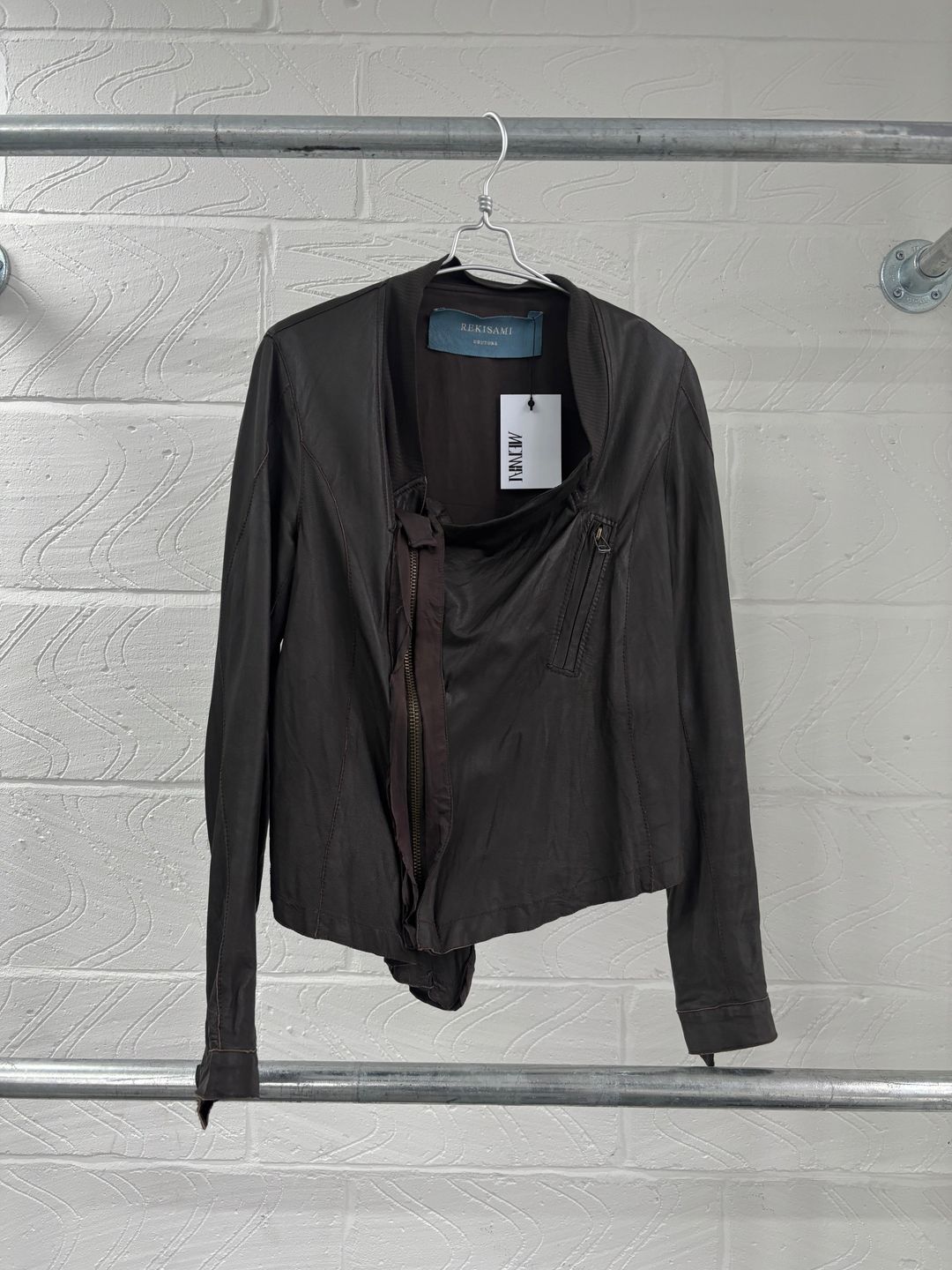 Thumbnail 1f0f4dd2-cc37-498a-9224-5df62b5b5207