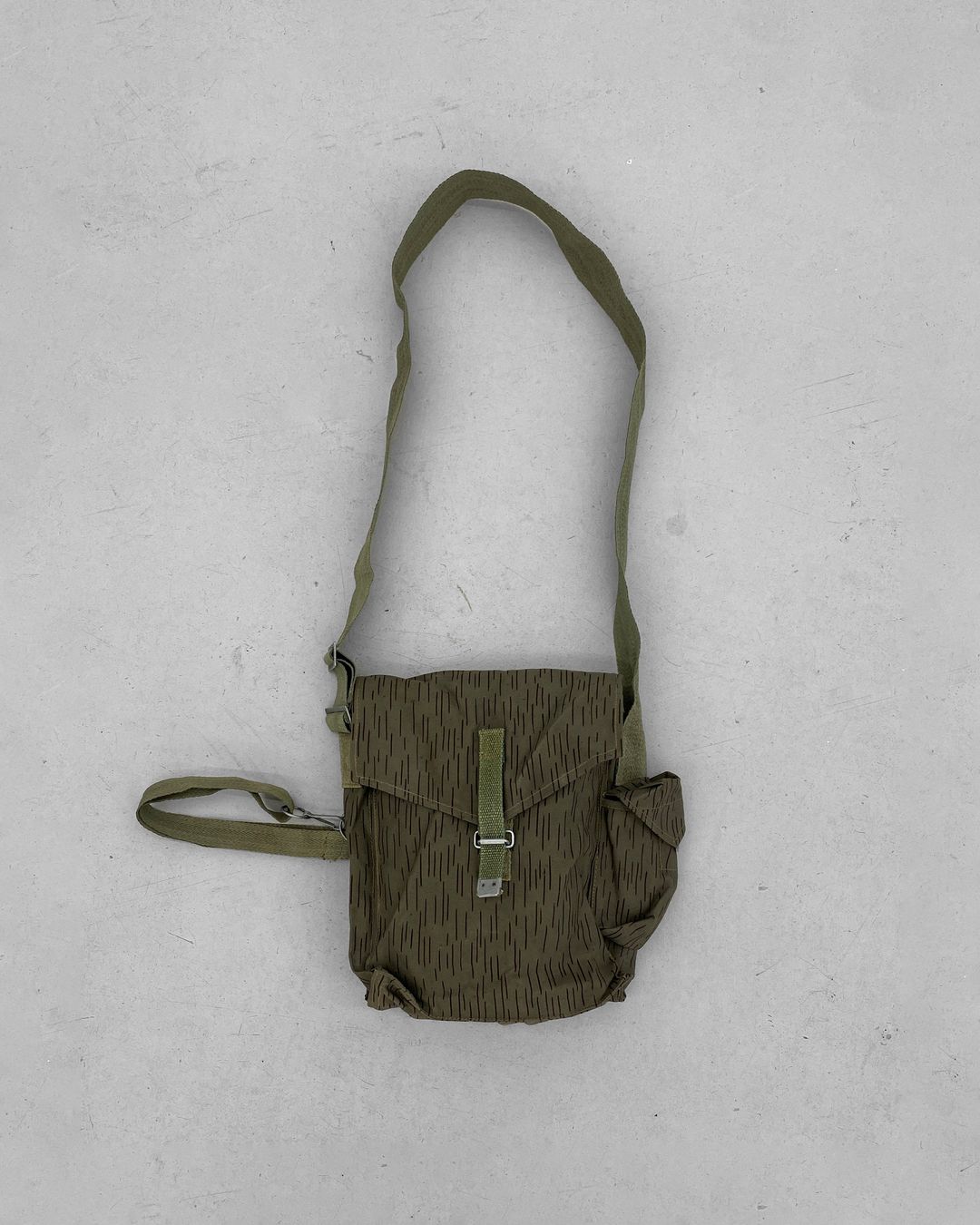 Vintage 1960s NVA Camo Gas Mask UTV Bag Green by Vintage in size ONE SIZE from BAGS category