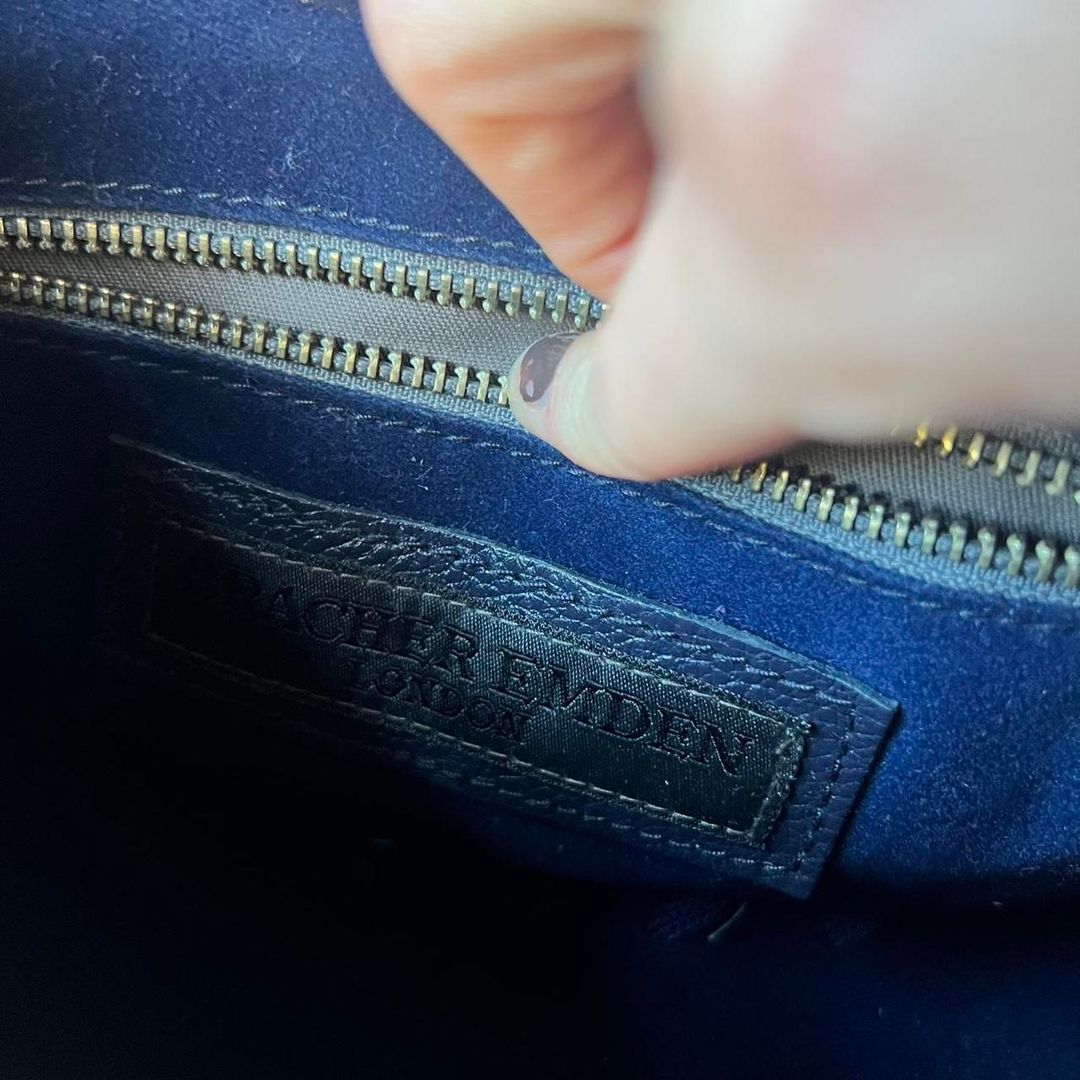 Thumbnail 2f3e58b2-e78e-4665-b8d0-4e3aae2ed43e