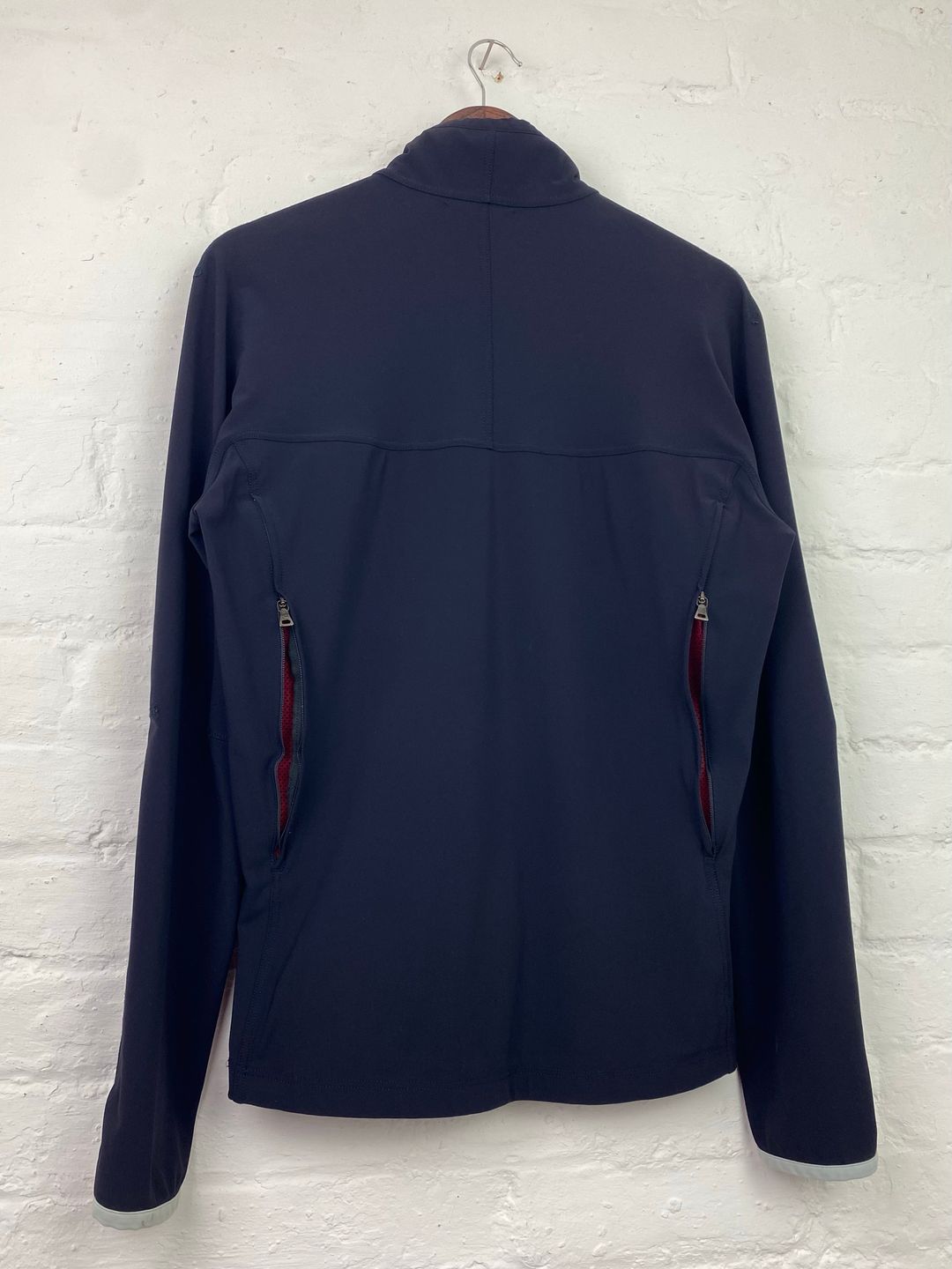 Thumbnail 61a9b880-73bd-481f-a4b3-9cc4ff240d72