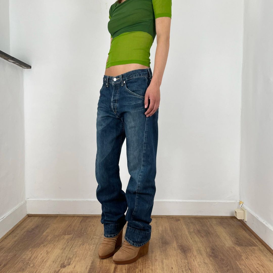 Thumbnail fdd499c9-f442-425d-a10a-48a5f0002ed5