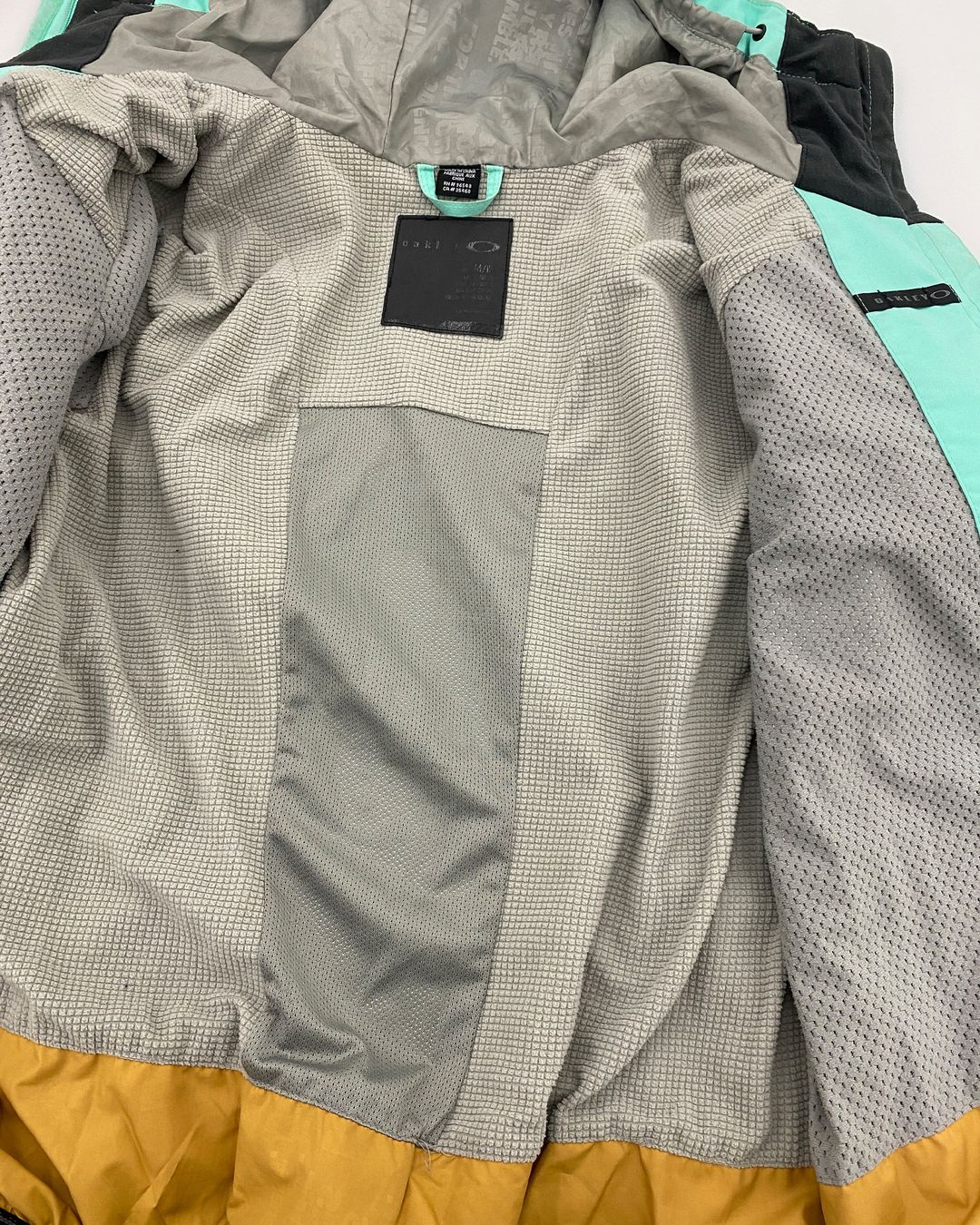 Thumbnail 00989bd0-f4ad-4eb2-8361-1484115aeff6