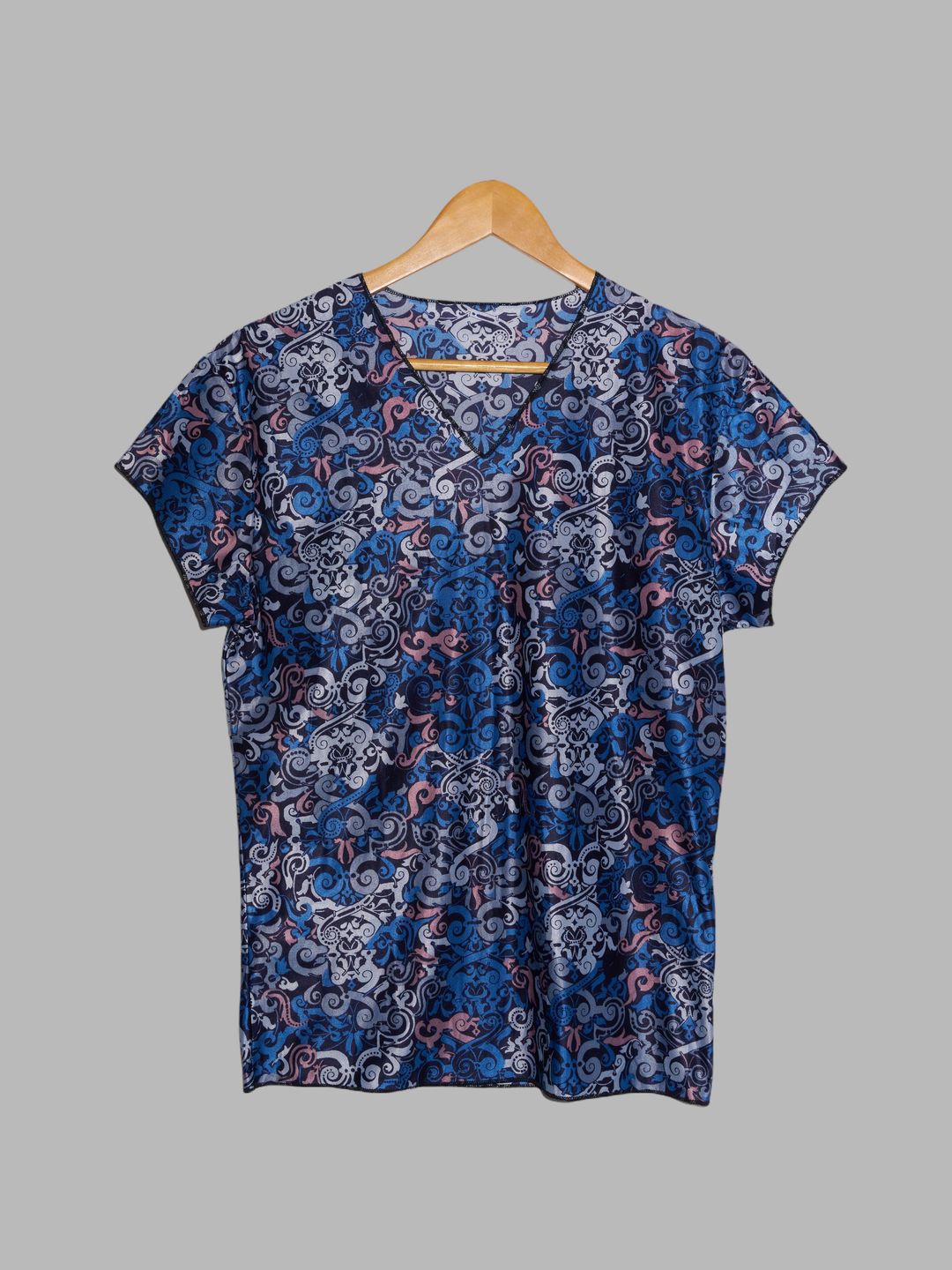 Jean Colonna patterned blue polyester v-neck overlocked t-shirt - M S by Jean Colonna in size M from TOPS category