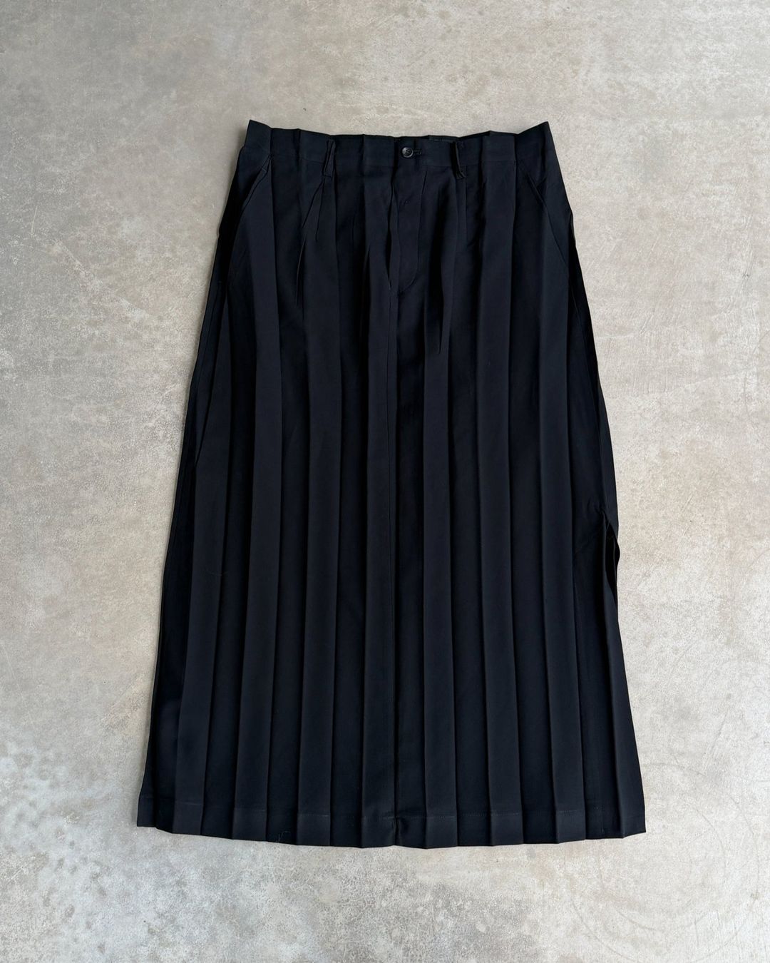Issey Miyake FW99 Pleated Skirt – S by ISSEY MIYAKE in size S from SKIRTS category
