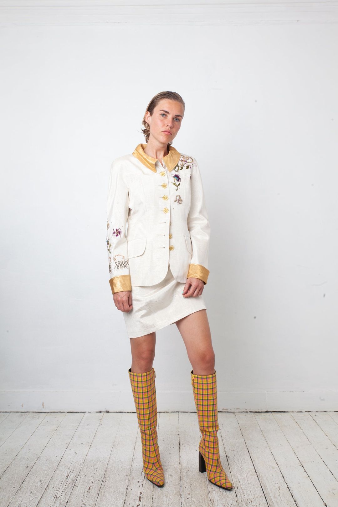 Christian Lacroix 1995 white and gold skirt suit with flower embroideries by Christian Lacroix in size FR 40 from SUITS category