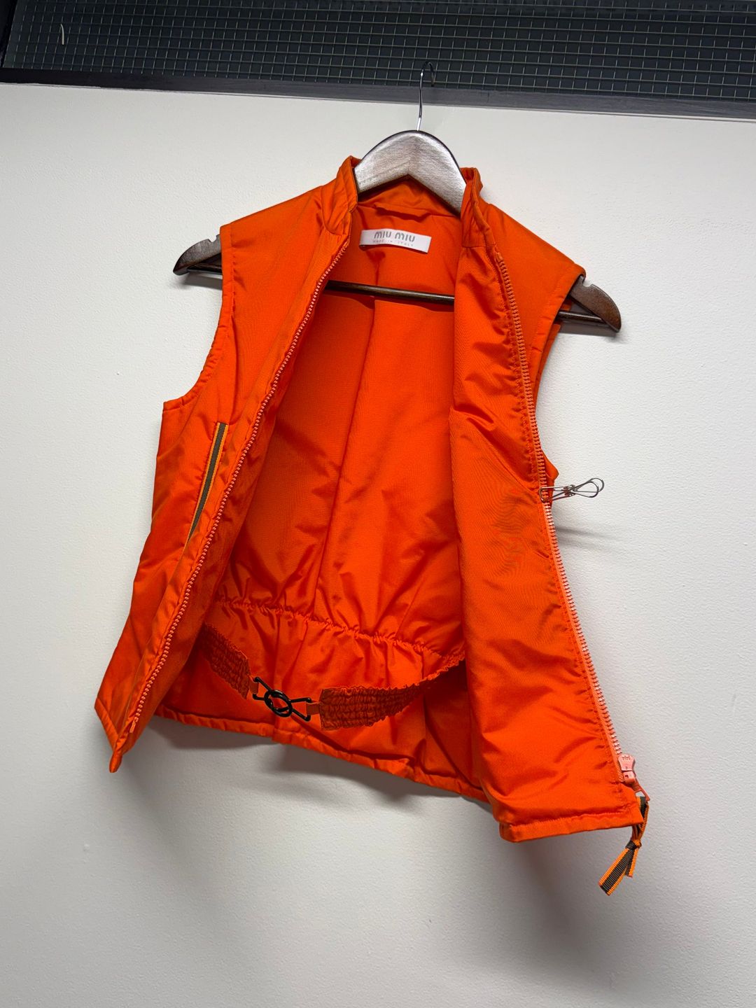 Thumbnail 98d57c4e-ed70-49db-9489-ae0d0c618625